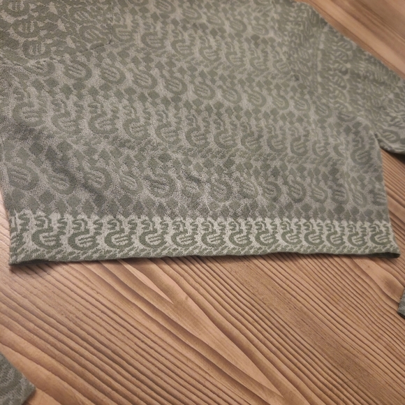 Aleeza Elegant Olive Patterned Thin Sweater- Cropped - Picture 4 of 5